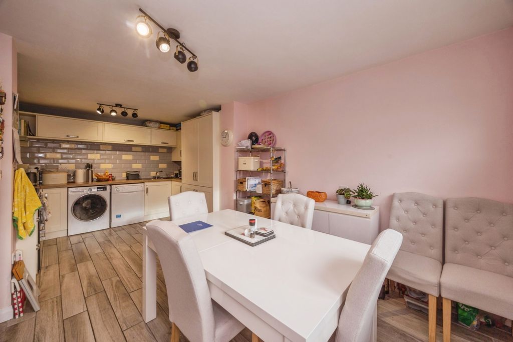 Property photo 3 of 22 Pbox-Img.Jpg