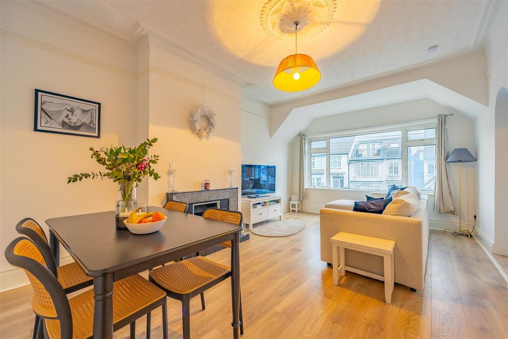 Property photo 2 of 20 Lounge/Diner