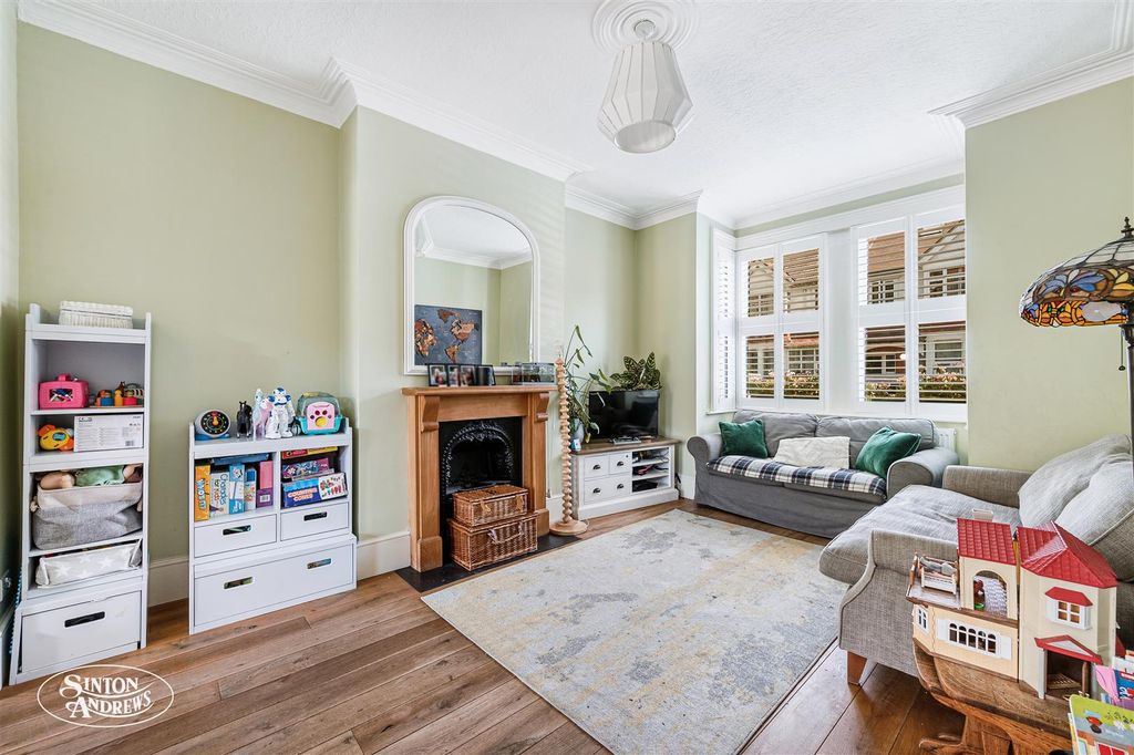 Property photo 2 of 14 85 Camborne Avenue-3.Jpg