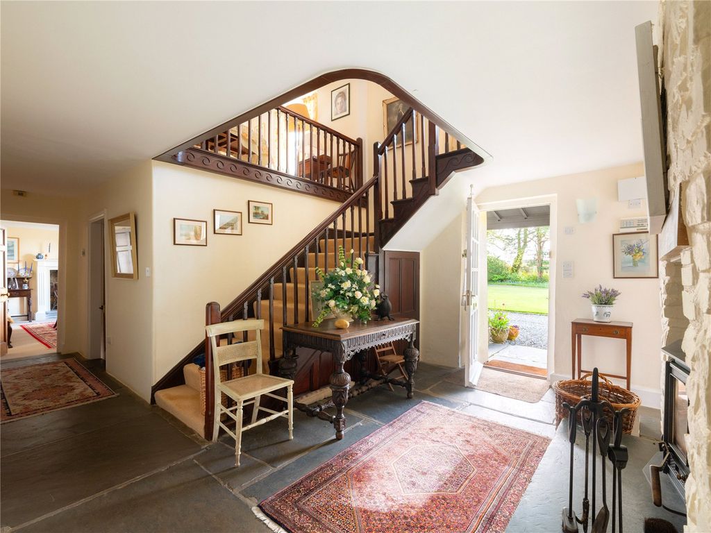 Property photo 2 of 24 Entrance Hall
