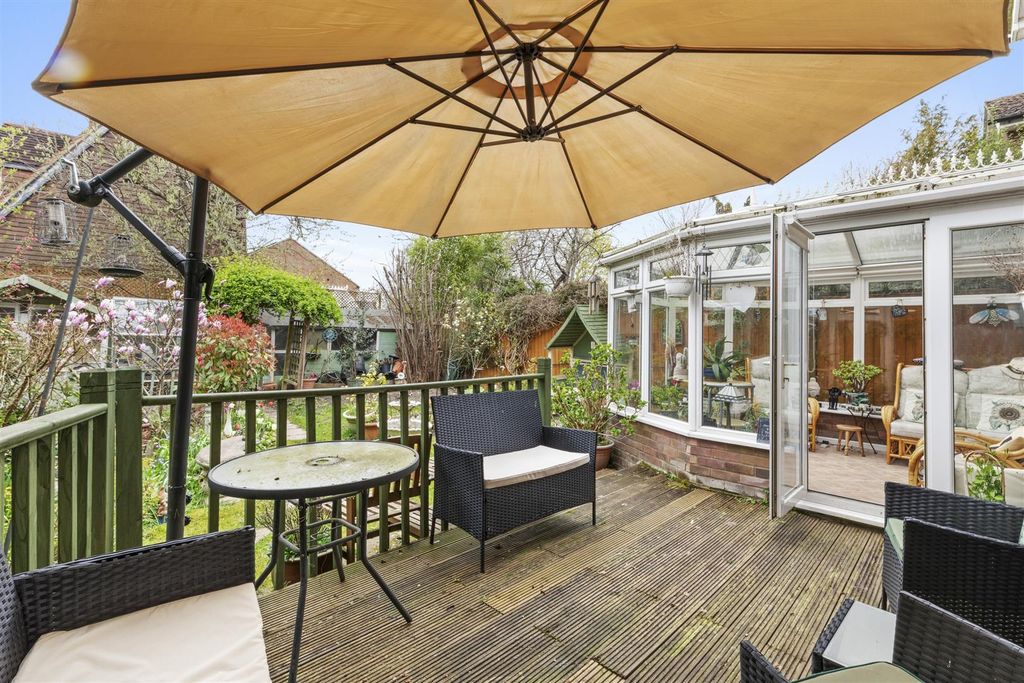 Property photo 3 of 17 Cascadia Close-1.Jpg