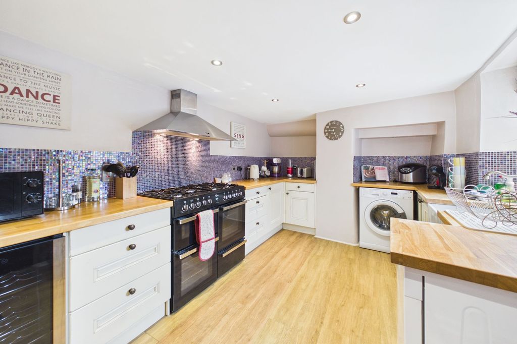 Property photo 2 of 29