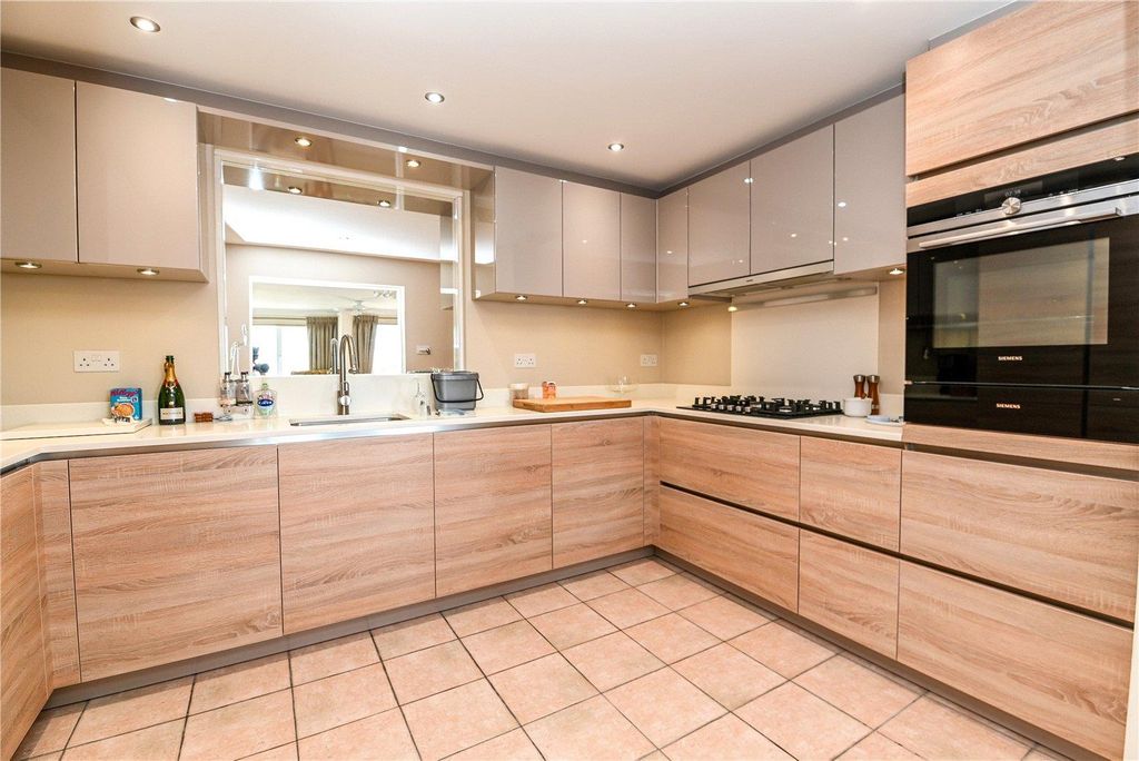 Property photo 2 of 15 Picture No. 05