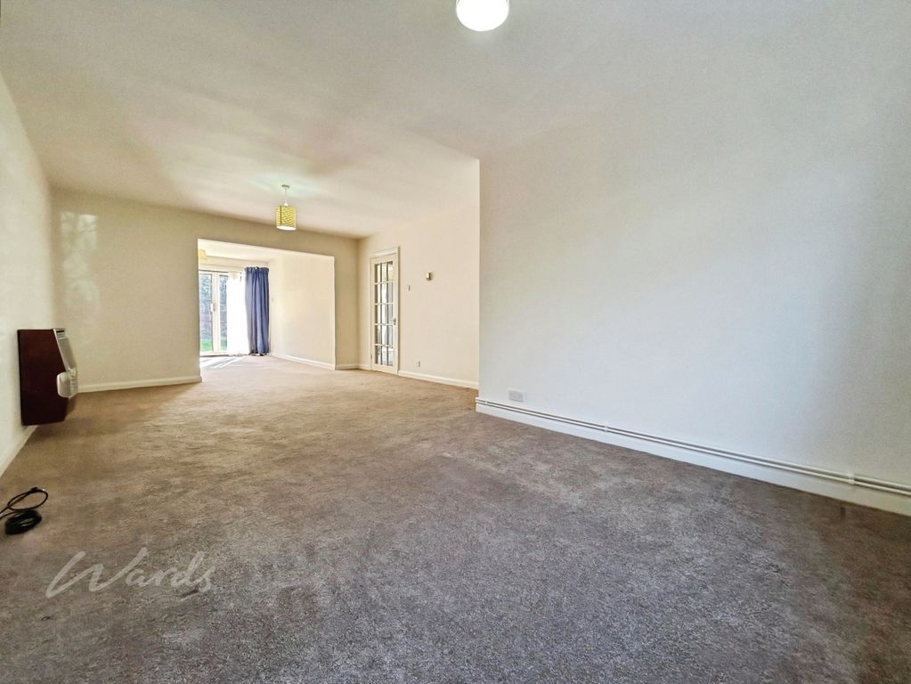 Property photo 3 of 14 Lounge (2)