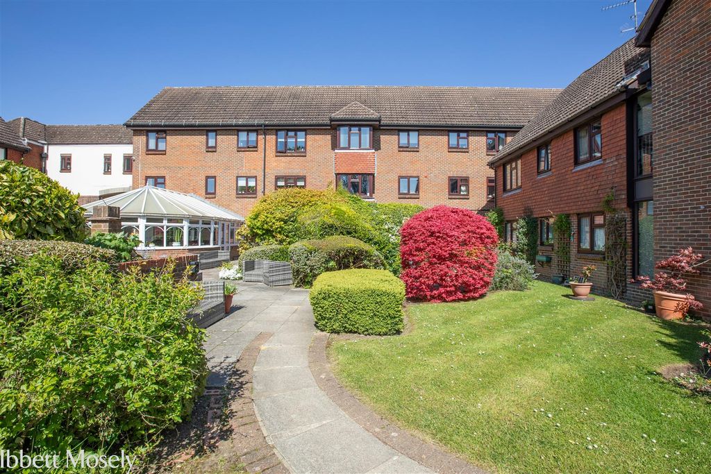 Property photo 3 of 11 20260422-15 Tudor Court3.Jpg