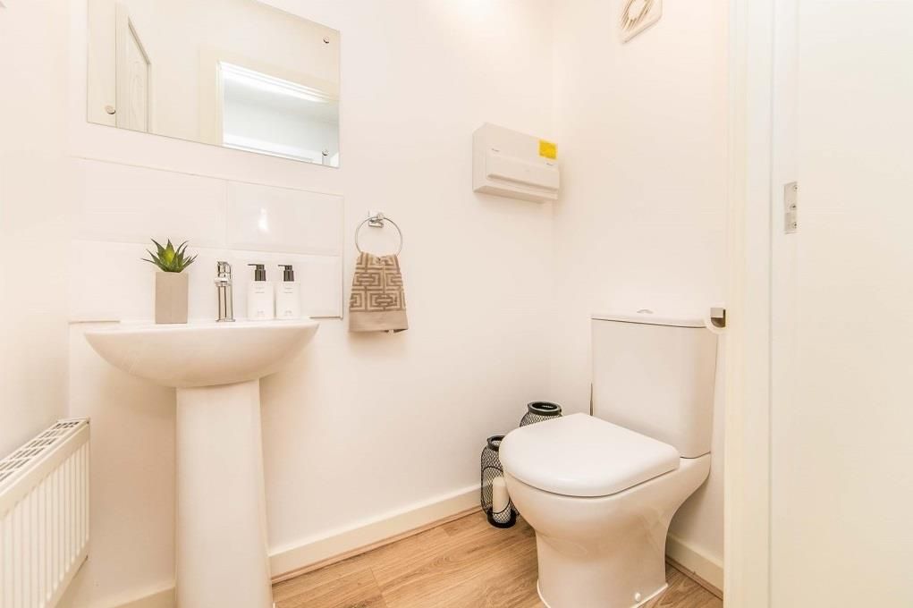 Property photo 2 of 9 Cloakroom/wc