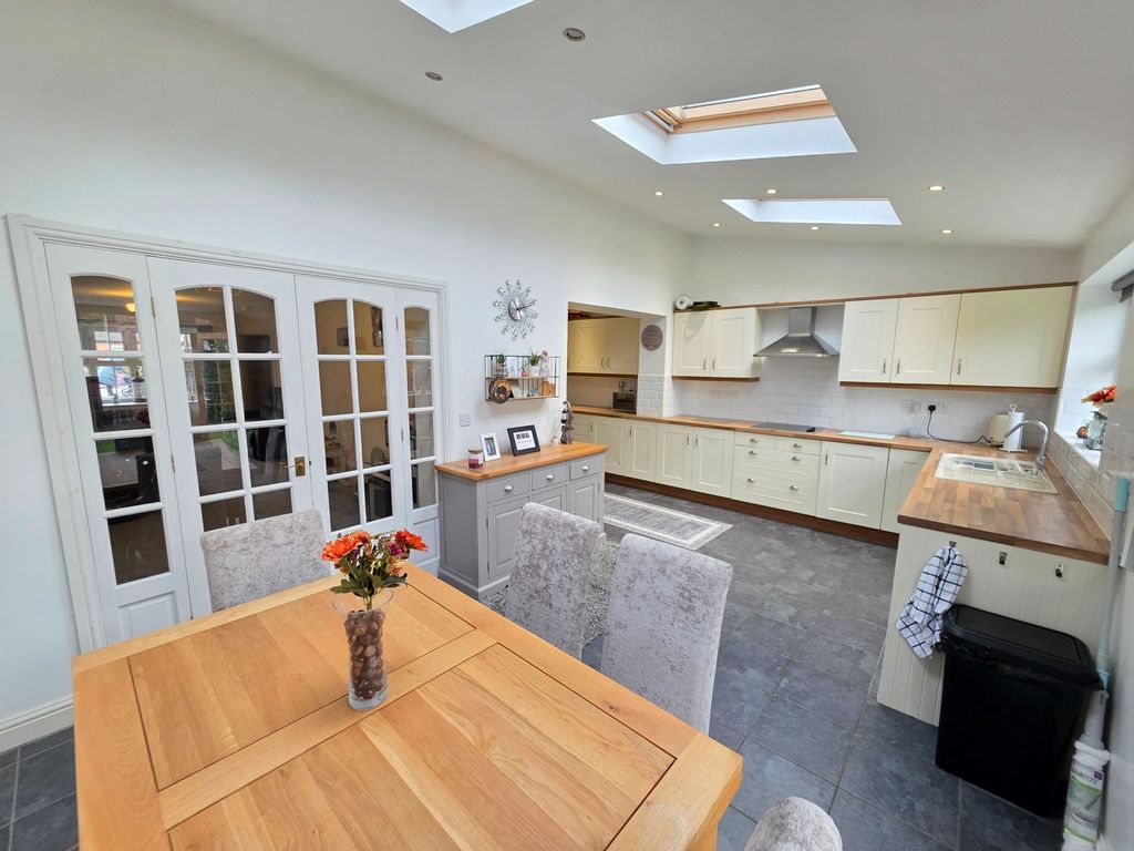 Property photo 3 of 25