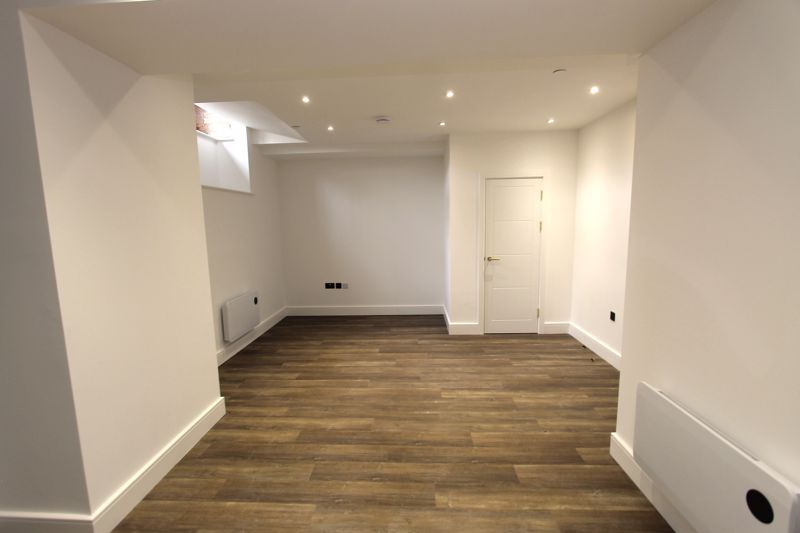 Property photo 2 of 11 Photo 8