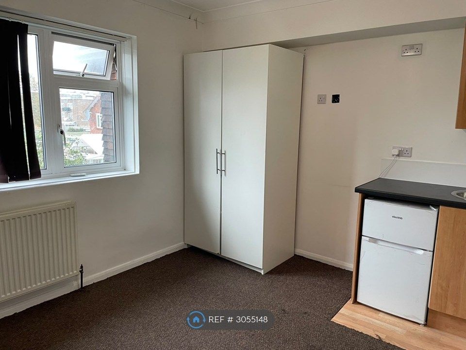 Property photo 1 of 7 Large En-Suite Room