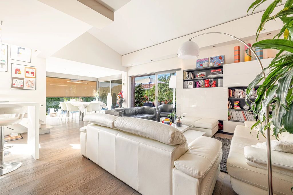 Property photo 3 of 23