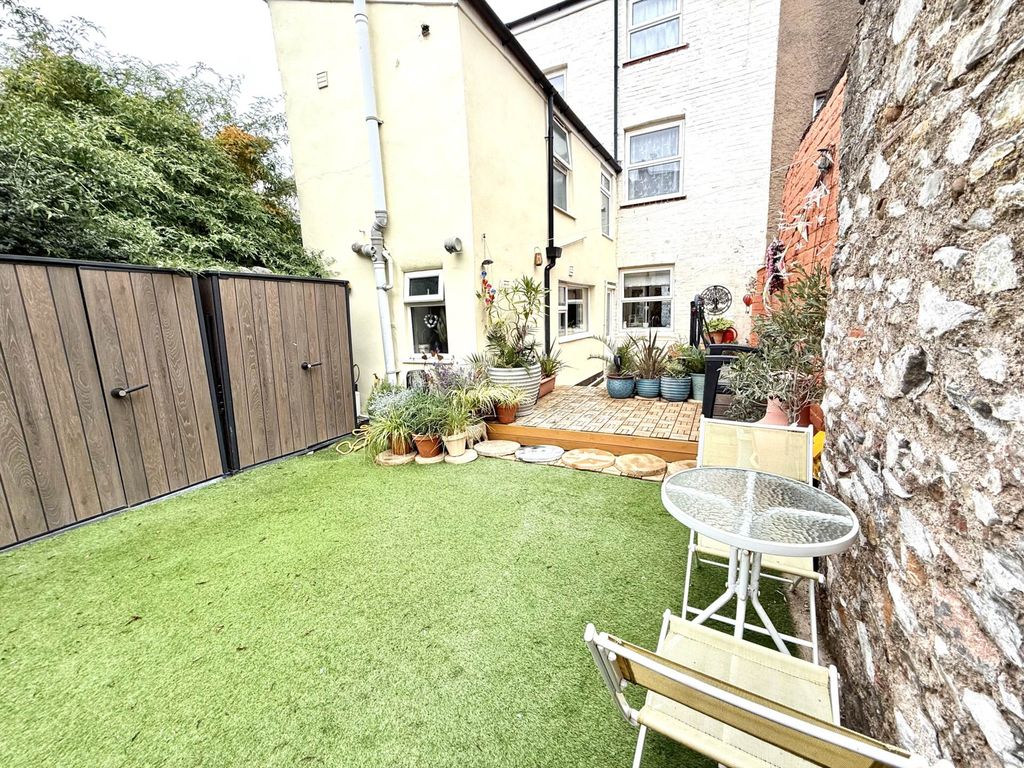 Property photo 3 of 19