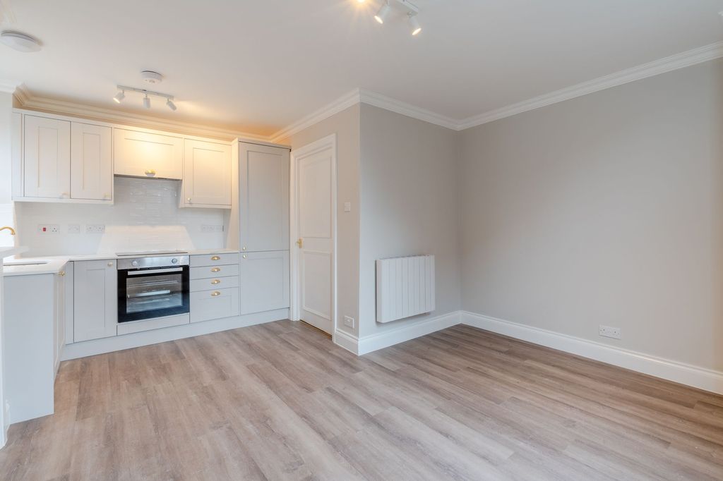 Property photo 1 of 10 Photo 11