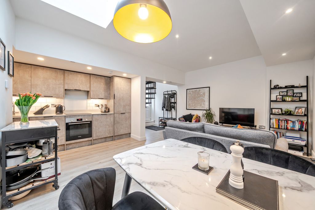 Property photo 1 of 11 1461122-9-6A0c2c9...