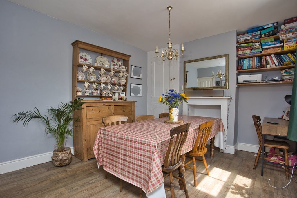 Property photo 3 of 12 Picture 3