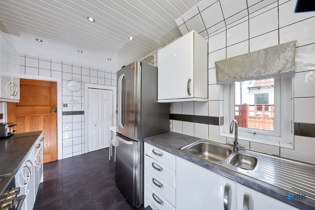 Property photo 2 of 22 Kitchen