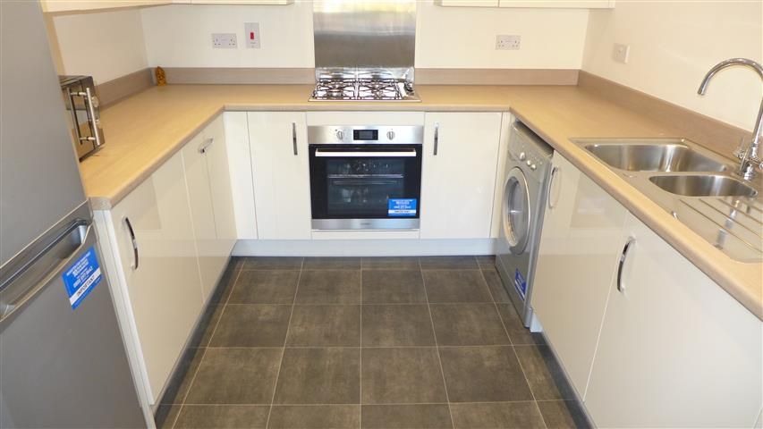 Property photo 1 of 18 Kitchen