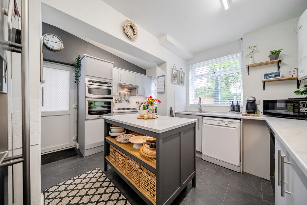Property photo 3 of 23 1454876-9-6A04853...
