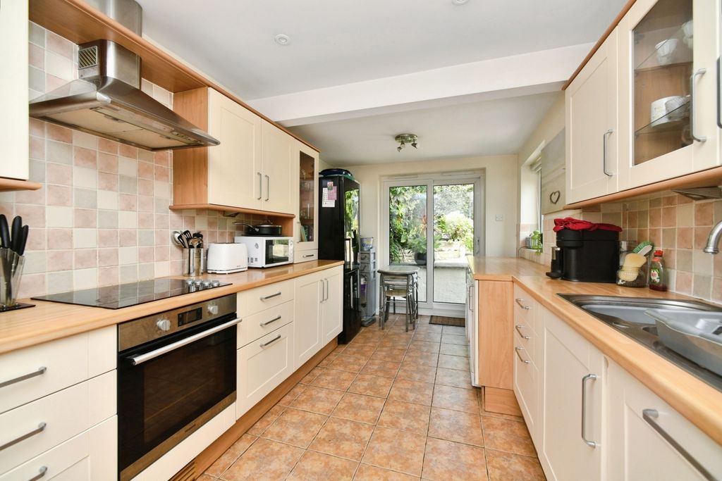 Property photo 2 of 18 Kitchen
