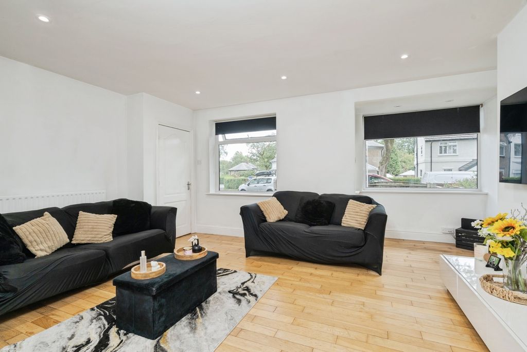 Property photo 3 of 17 Photo