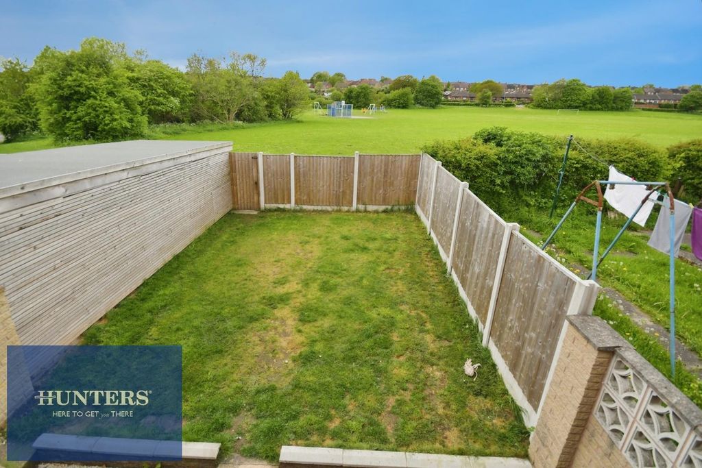 Property photo 2 of 19 Rear Garden 02.Jpg
