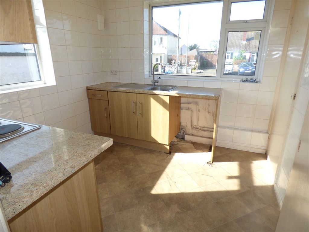 Property photo 3 of 8 Kitchen