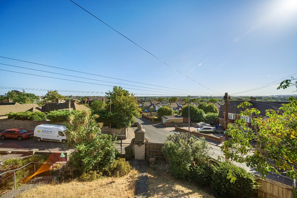 Property photo 2 of 33 5331373