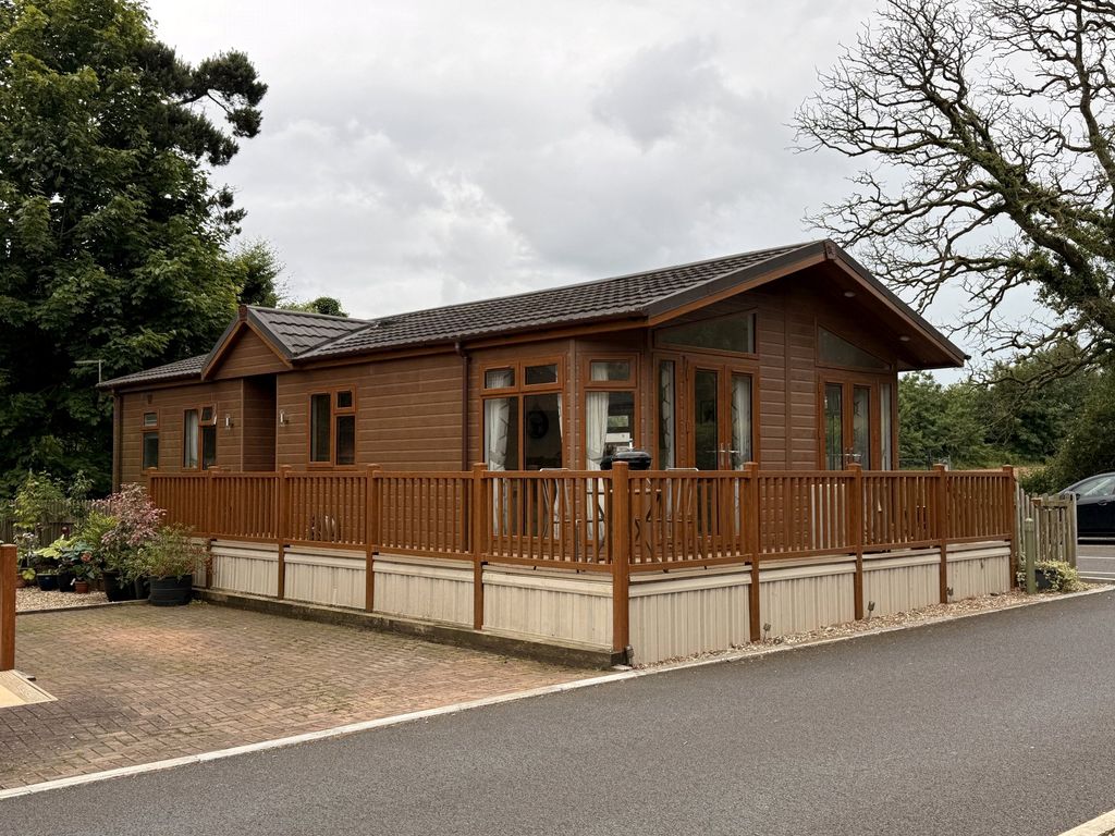 Property photo 1 of 12 Front