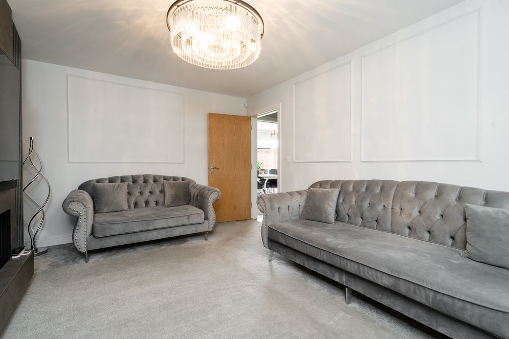 Property photo 3 of 22 4387174