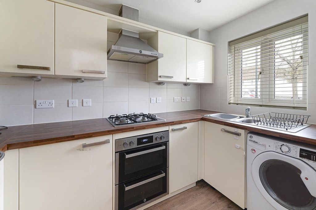 Property photo 3 of 12 Kitchen