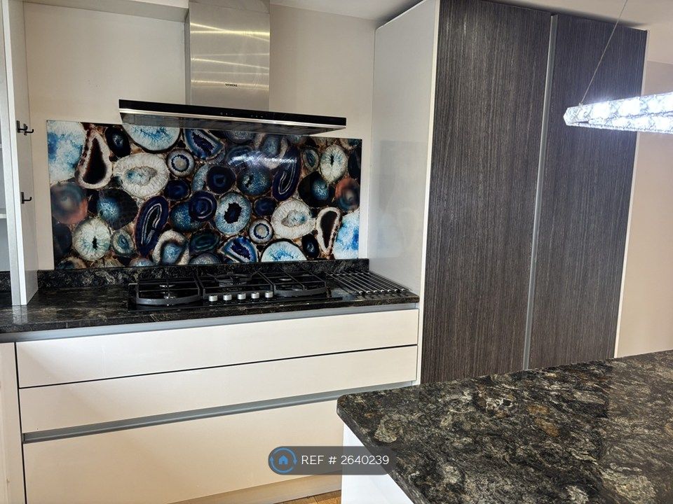 Property photo 1 of 35 Kitchen With 5 Burner Glass Top Gas Hob