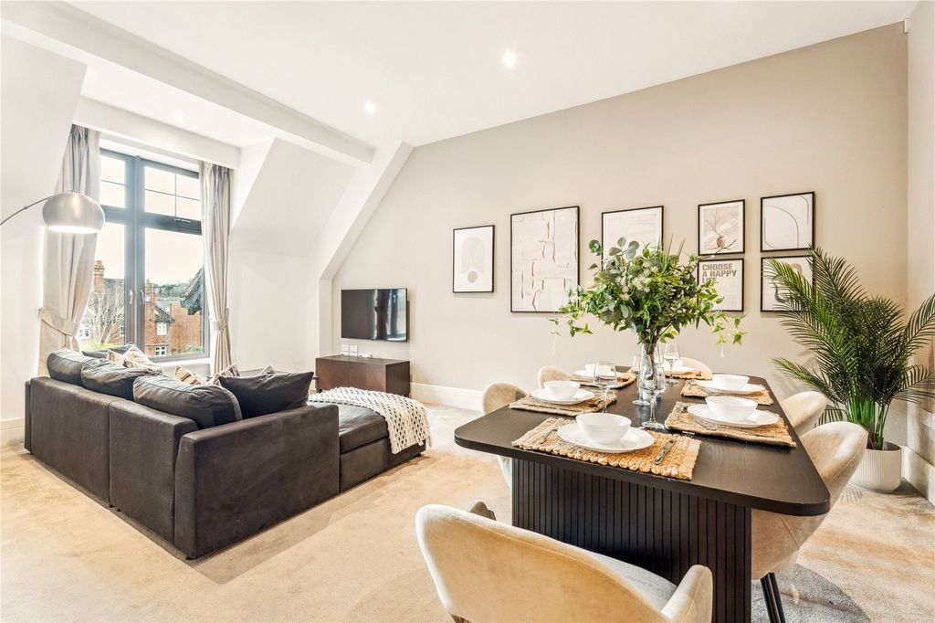 Property photo 1 of 17 Sitting/Dining Room