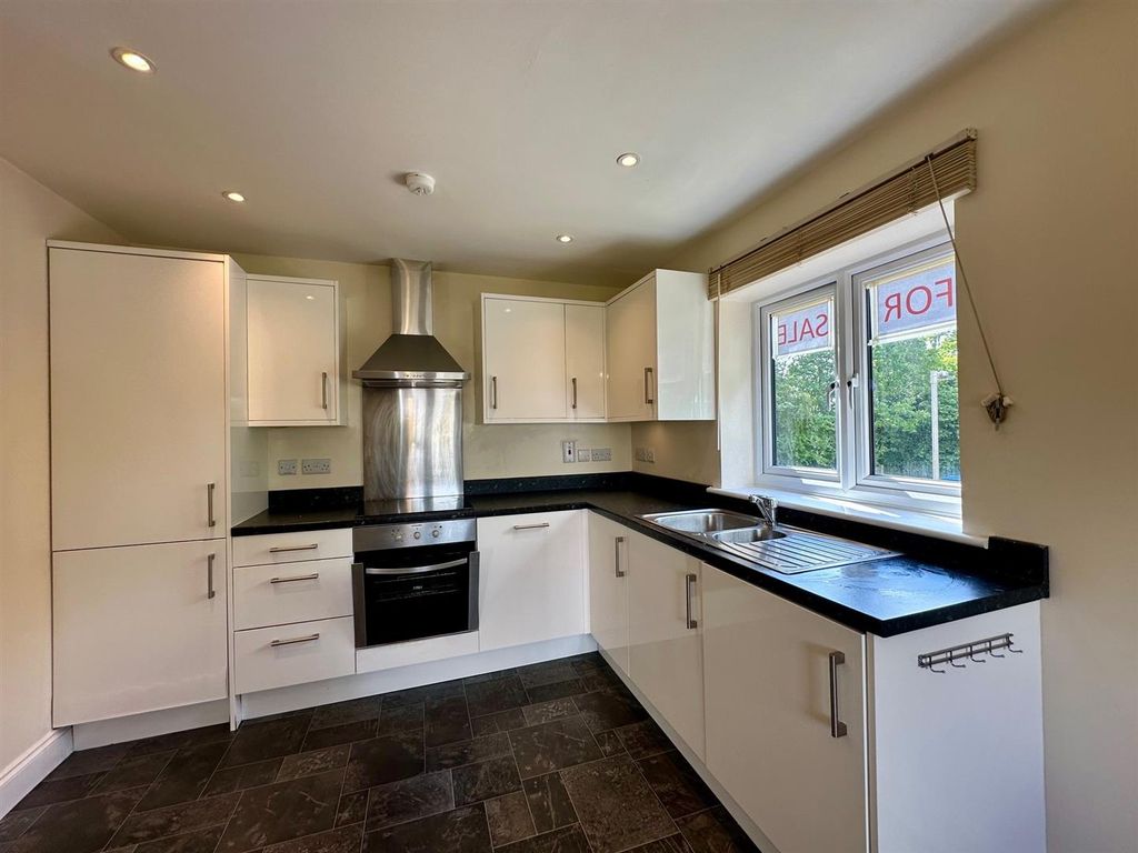 Property photo 2 of 15 Kitchen