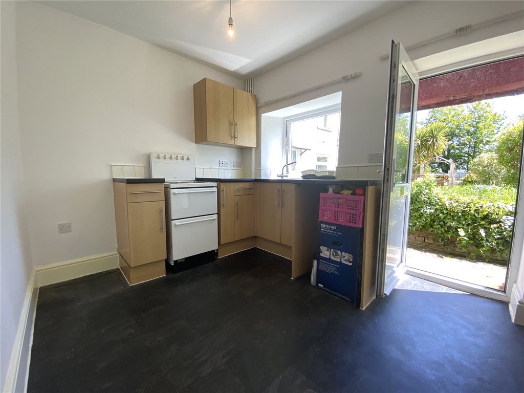 Property photo 3 of 6 Kitchen