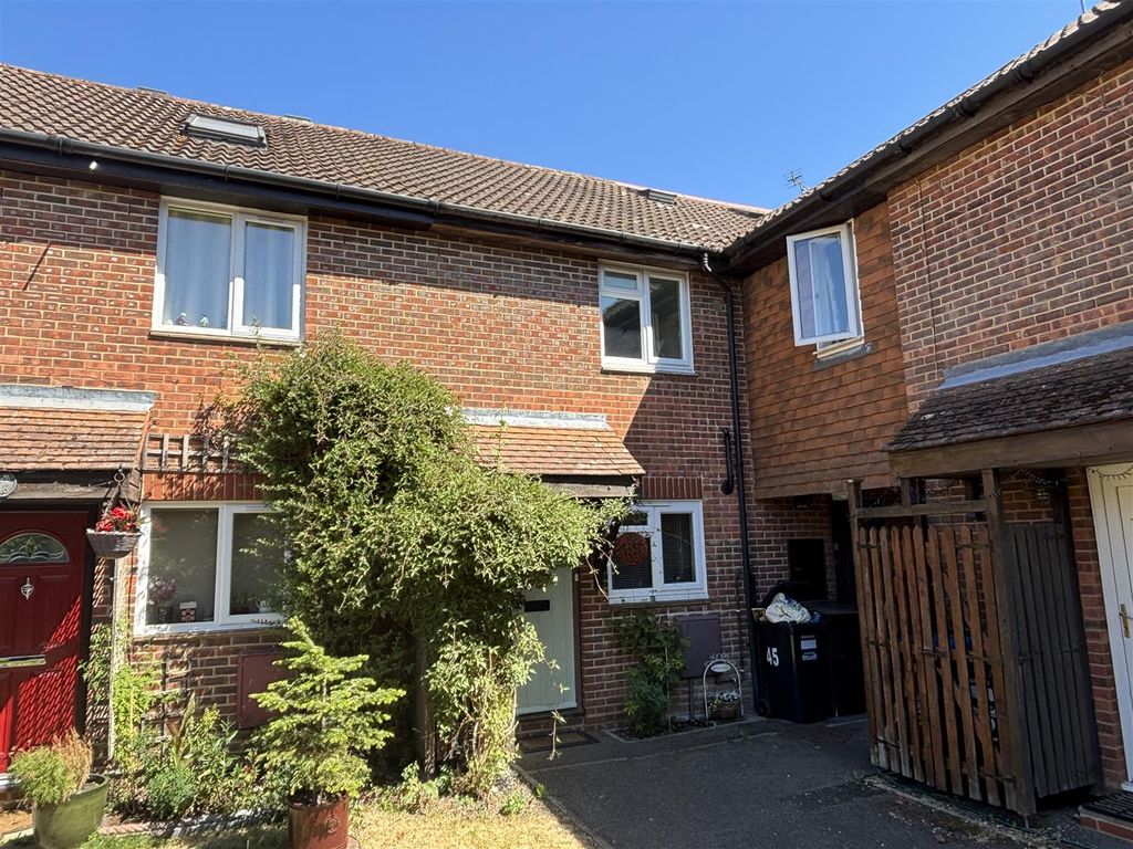 Property photo 1 of 1 45 Barnfield Way.Jpeg