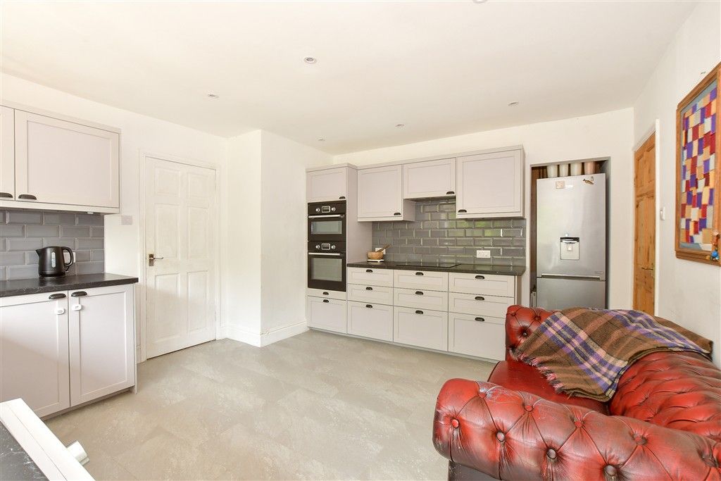 Property photo 3 of 14 Kitchen