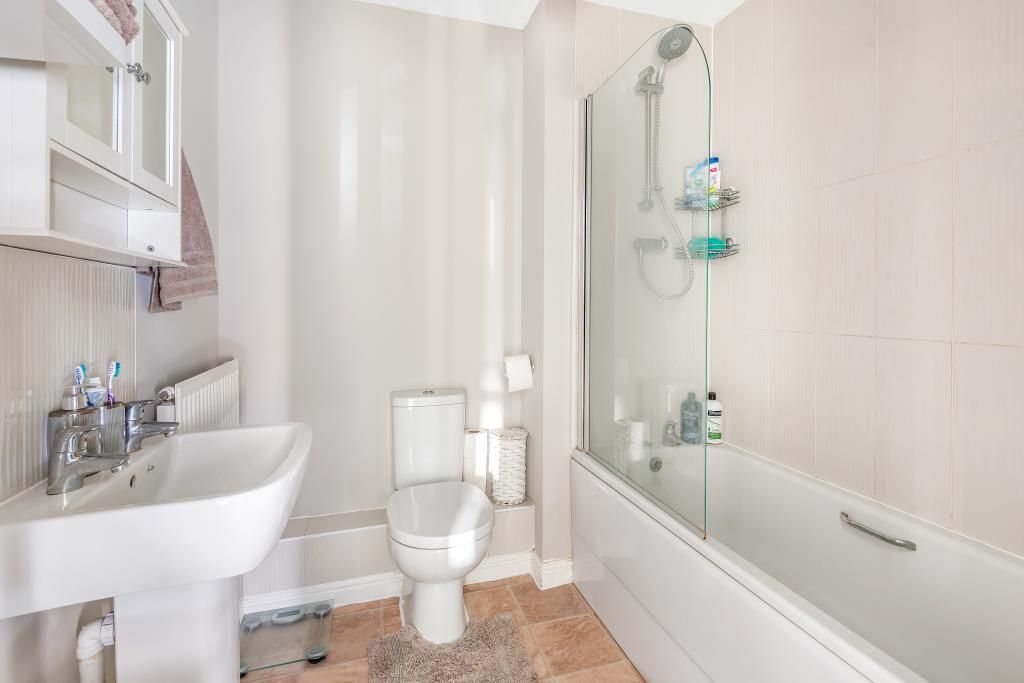 Property photo 3 of 10 Bathroom