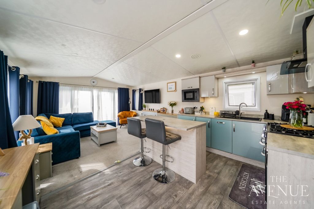 Property photo 2 of 17 4445581