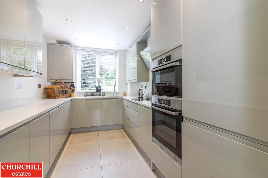 Property photo 2 of 21 2