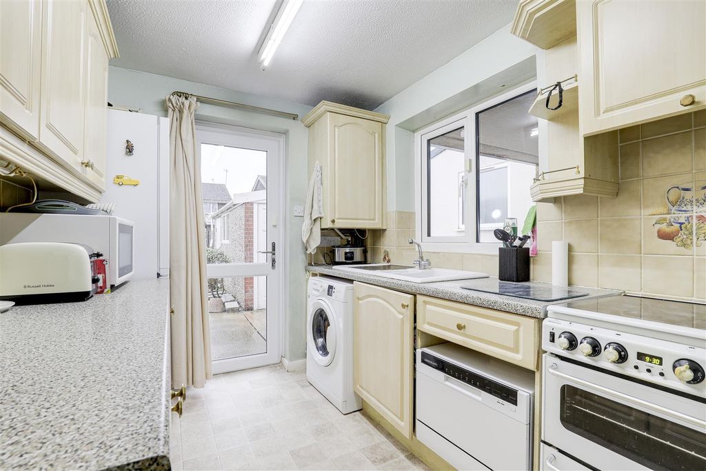 Property photo 3 of 18 12206.Jpg