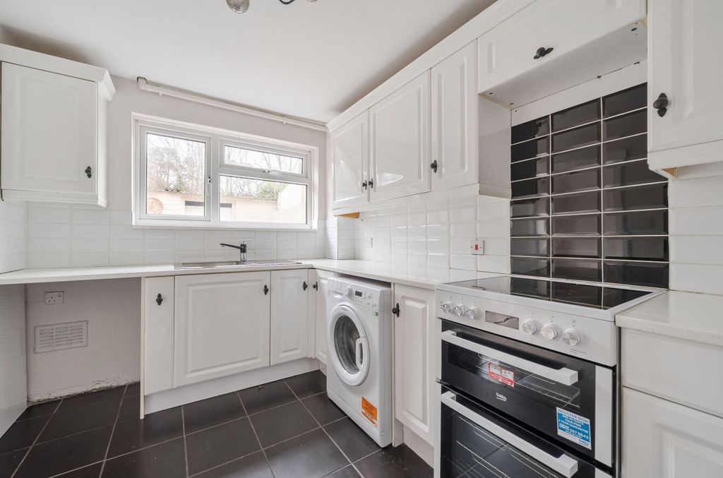 Property photo 3 of 12 1387295-11-6936Aa...