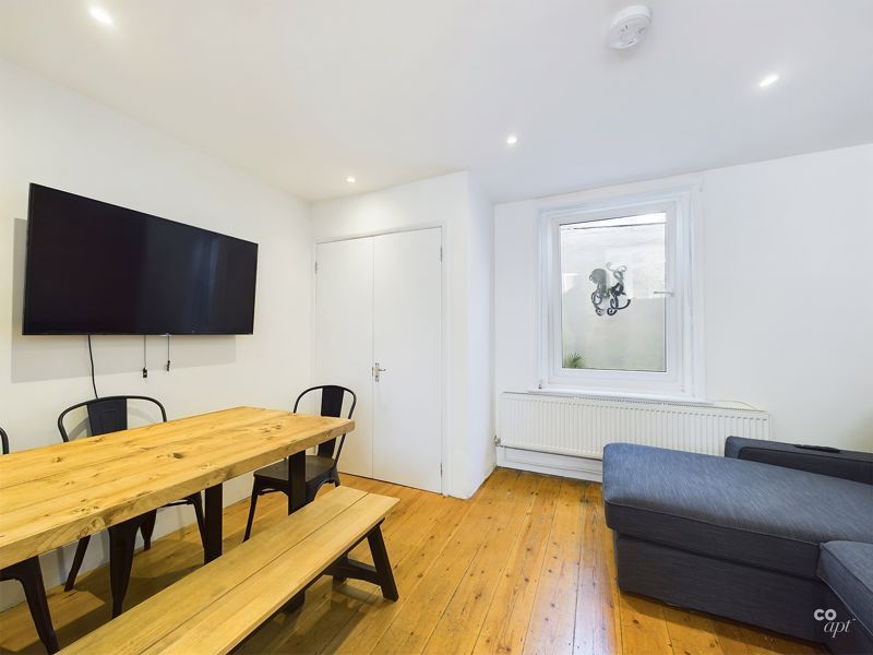 Property photo 3 of 10 Photo 4