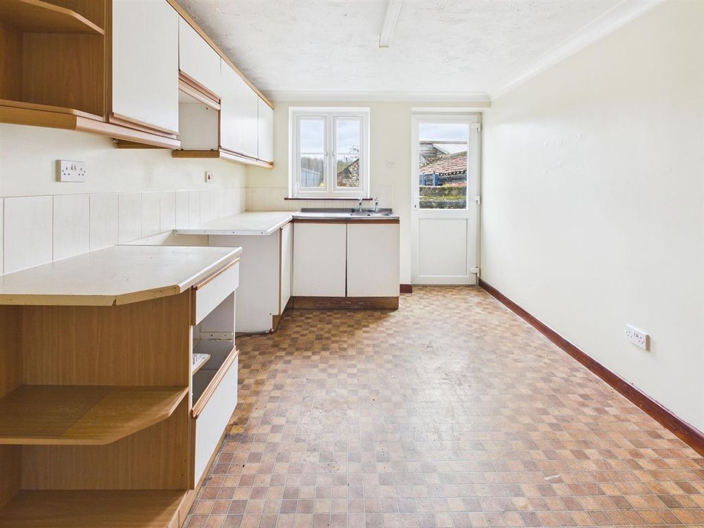 Property photo 3 of 19 Cam04116G0-Pr0297-Still009.Jpg