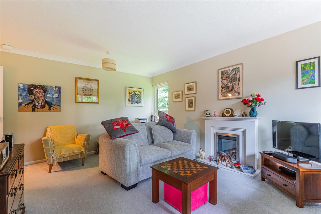 Property photo 2 of 16 Gwent House 4-13.Jpg