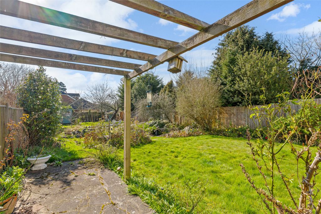 Property photo 2 of 12 Garden