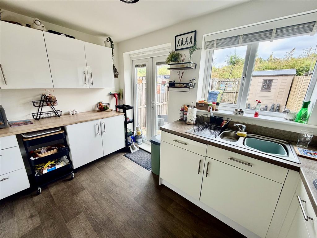 Property photo 3 of 14 Kitchen