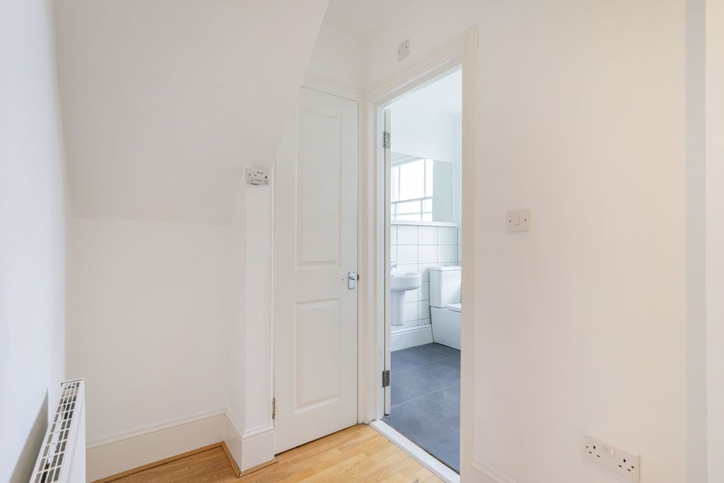 Property photo 2 of 11 Hallway