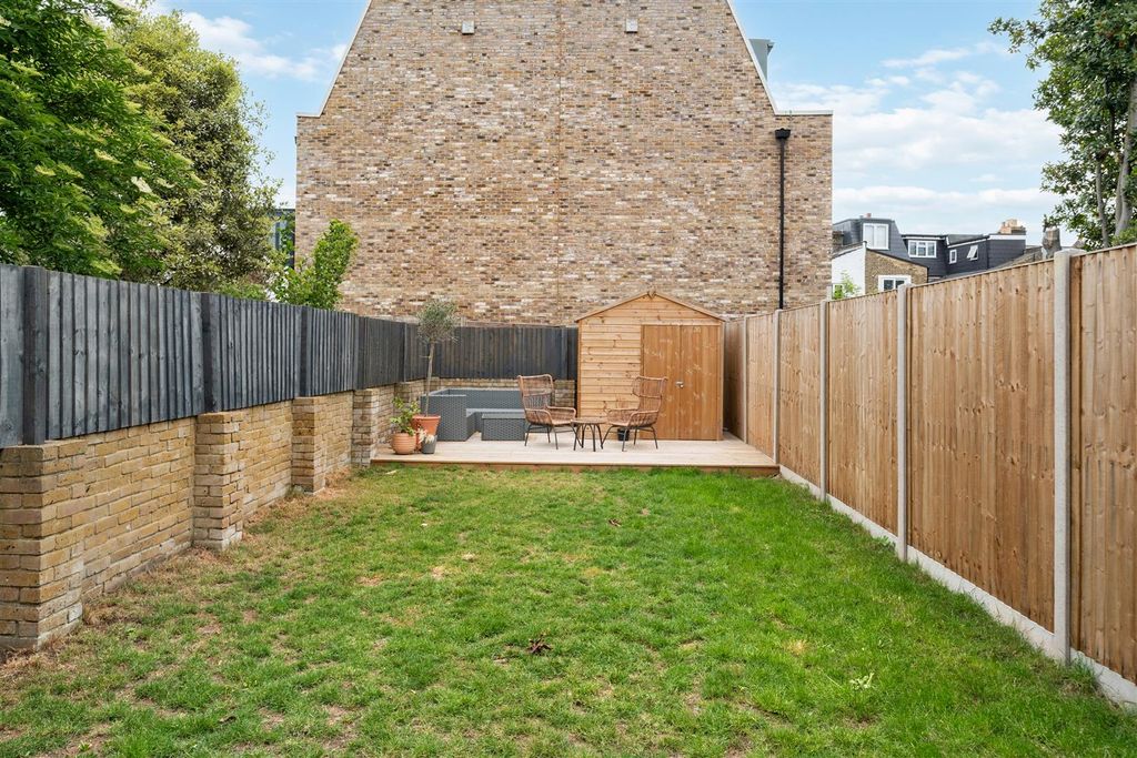 Property photo 3 of 12 Garden