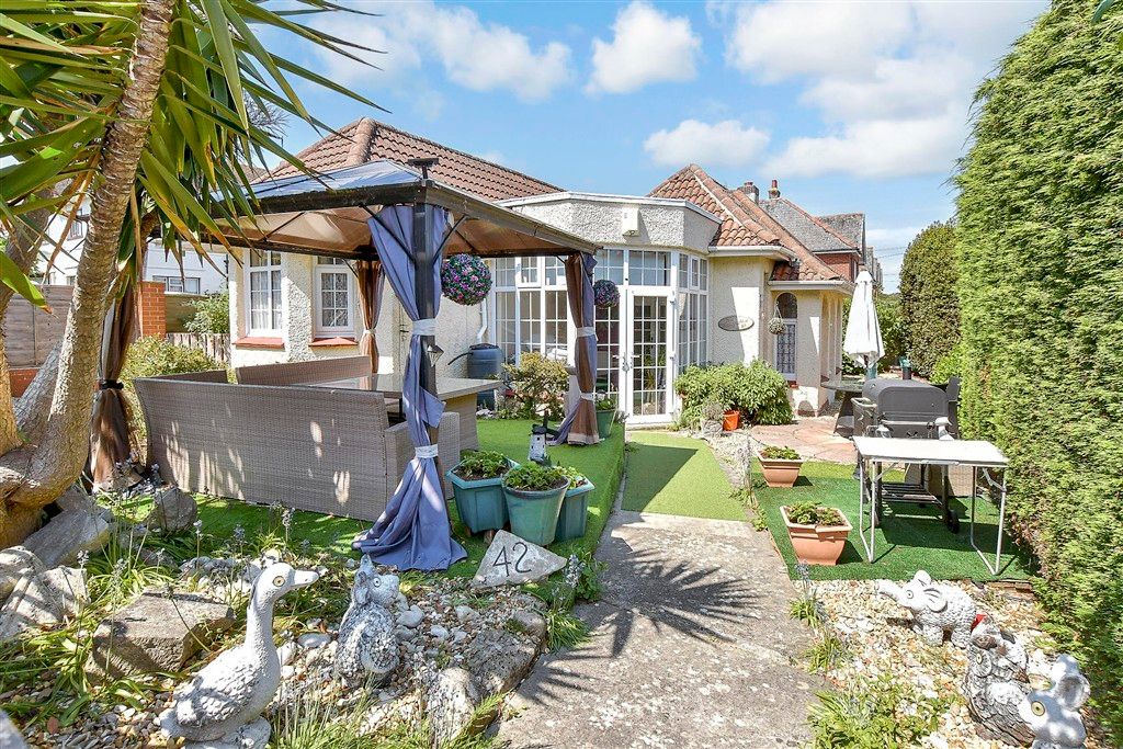 Property photo 1 of 11 Front Aspect