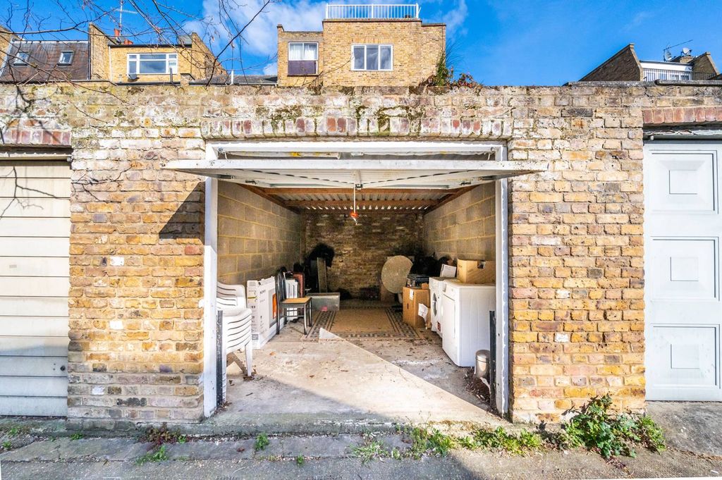 Property photo 1 of 3