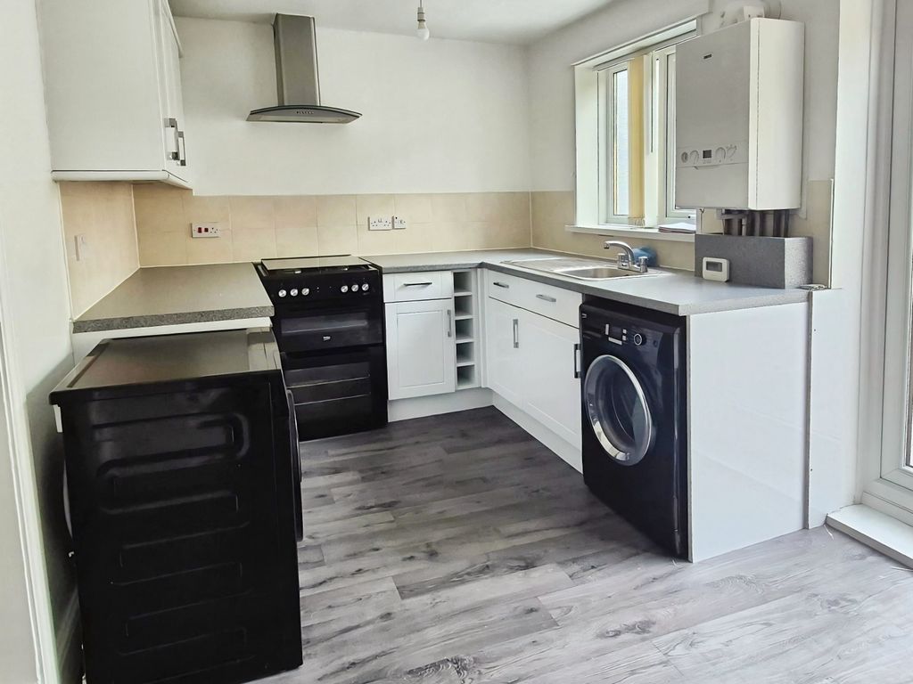 Property photo 2 of 17 Kitchen (2)